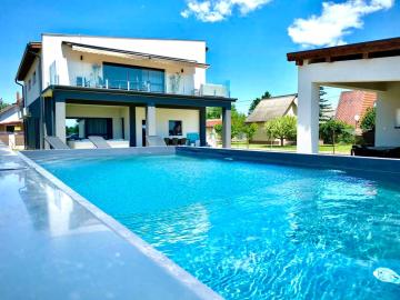 Lelle Sun and Pool Apartments