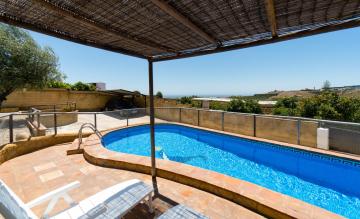 Semi heated private pool front 2,2 kms beach, all private