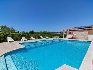 Exquisite Mobile Home in Banjole with Garden