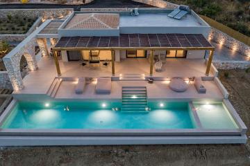 SUOLO di GIOIA Villa with magnificent sea view and infinity pool 18*4m