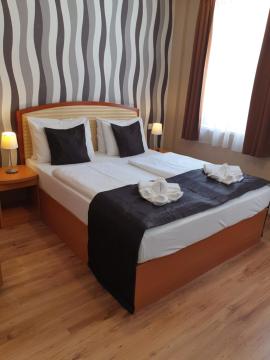 Six Inn Hotel
