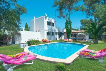 Villa Ferrer in the centre of Cala dOr