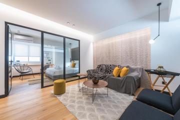 Brand New Ermou Veni Apartment