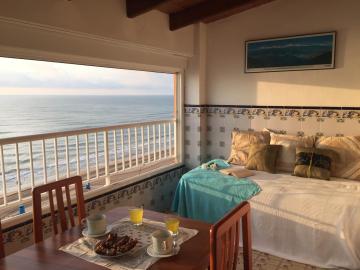 Beachfront and Bright Apartment