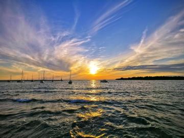 EMILY deluxe SUPERIOR 5 star studio apartment, your piece of heaven with sea & park view