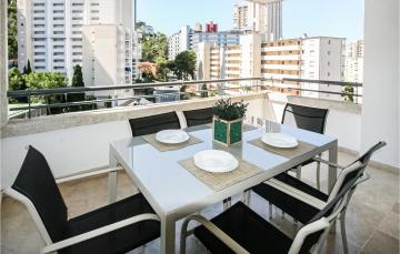 Nice Apartment In Benidorm With 2 Bedrooms, Wifi And Outdoor Swimming Pool