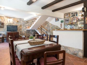 Lavish Holiday Home in Podstrana with Garden on the hills