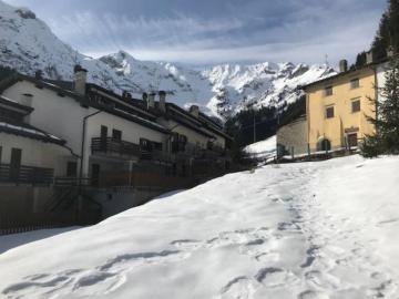 Cambrembo a 3km da foppolo casa x6persone con Camino e Wifi