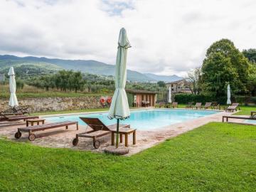 Holiday home in calm surroundings with unspoiled nature