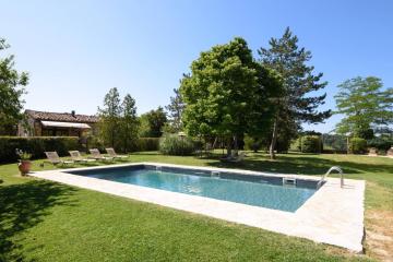 2 bedrooms house with shared pool enclosed garden and wifi at Trequanda