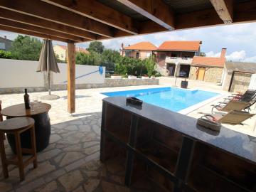 Charming Villa in Poli nik with Swimming Pool