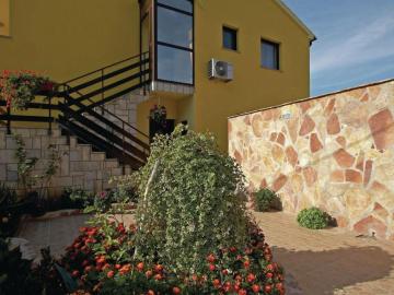 Apartment with balcony in Peroj 1 km from the beach and 3 km from Fazana