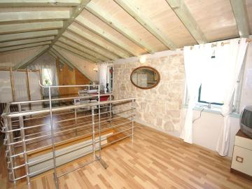Traditional house with two apartments in Old Town Vis beach 5 mins