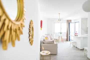 Contemporary studio 'Lirio' in the old town with sea views and wifi by Holidays Home