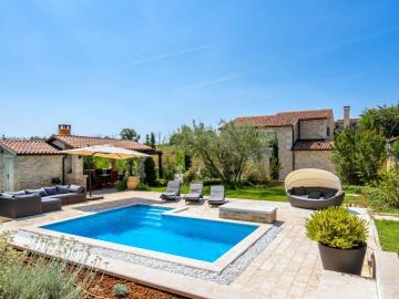 Lush Villa in Baderna with Artistic Interiors Pool