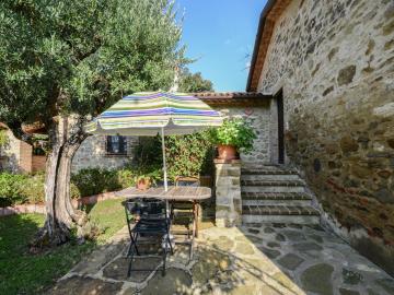 Nice apartment in Monte sta Maria Tiberina with pool