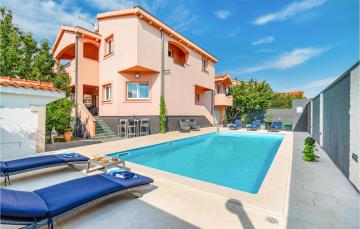 Amazing home in Zadar with Outdoor swimming pool and 5 Bedrooms