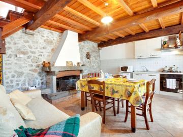 Reposeful Farmhouse in Bagni di Lucca with Private Terrace