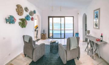 Villa Los Flamencos by Veaco- Beachfront & pool
