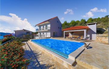 Beautiful home in Seget Vranjica with 4 Bedrooms, Jacuzzi and WiFi