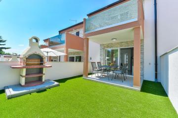Crowonder Cascada Villa with Jacuzzi - S5