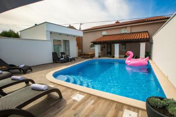 Luxurious Apartment Elis with Private Pool