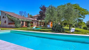 CASALE TRE CIPRESSI 10, Emma Villas