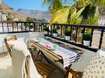 Harrys Apartment 2 by SunHousesCanarias