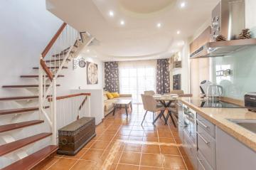 Aqua Vista 2 bed Penthouse with great views
