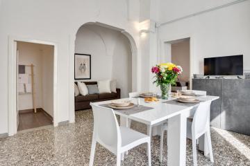 Mirror House Lovely Apartment