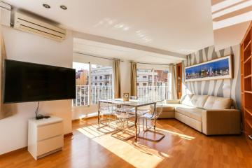 Luminous 2 Bedroom next to Sagrada Familia