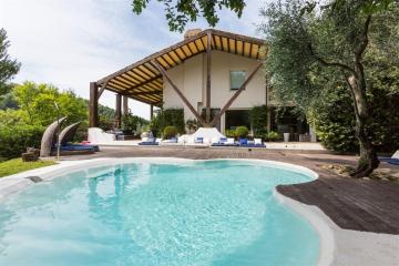VILLA VALLUGOLA 8, Emma Villas