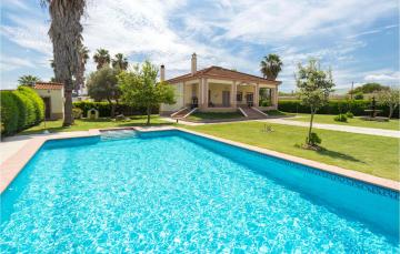 Stunning Home In Los Palacios With 3 Bedrooms, Outdoor Swimming Pool And Swimming Pool