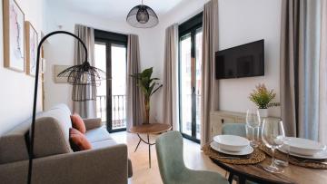 Chiqui and Vicente Bright Apartment