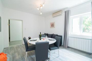 Modern Apartment in Supetar 3570-1