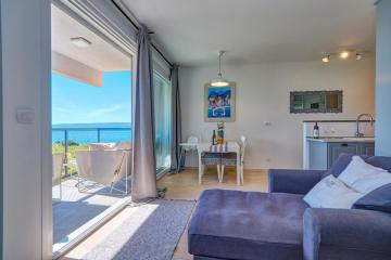 Luxury Seaside Apartment