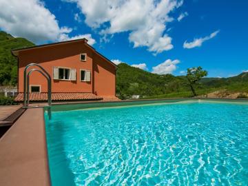 Pretty holiday home in Borgo Pace with a terrace and bbq