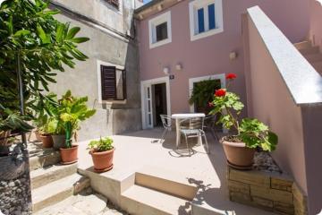 Apartment in Mali Lošinj with terrace, air conditioning (3683-2)