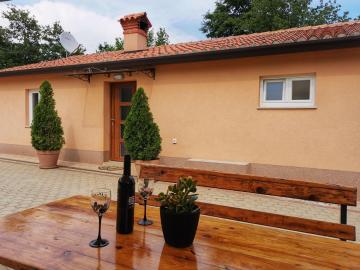 Holiday House Nela
