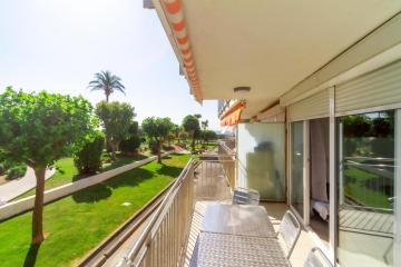 Residencial Costamar next Bcn, 50m beach with swimmingpool