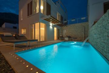 Villa Sunny Bo with a pool, hot tub and roof terrace