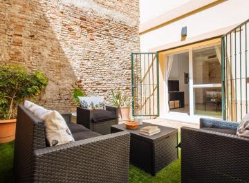 Downtown Apartment with Garden