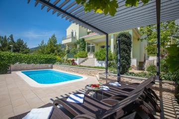 Apartment Luna in Makarska with private pool