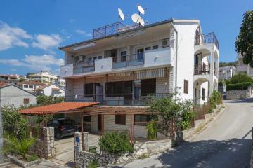 Apartmani LEILA