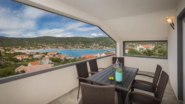 A8 - Modern apt with terrace 3 min walk to beach