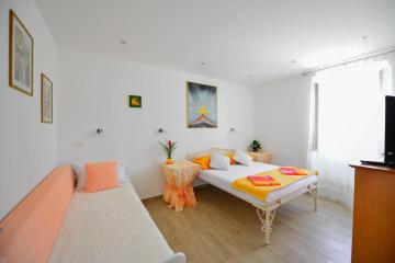 A1 - apt in the very heart of Split with sea view
