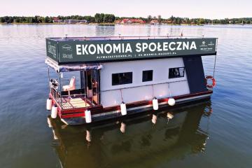 Houseboat Poland - pływający domek na Mazurach