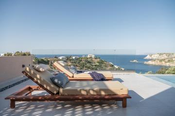 Luxurious new villa Kokomo Gaia w/ Private Pool, 400m to beach