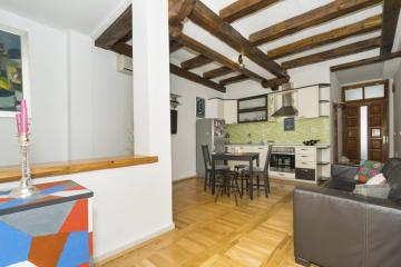 Spacious apt with magnificent sea view & balcony