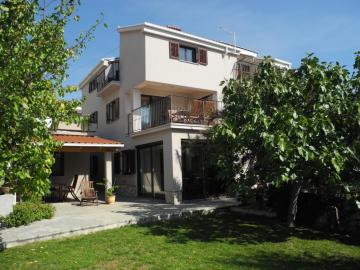 Apartment Damir 22 pax